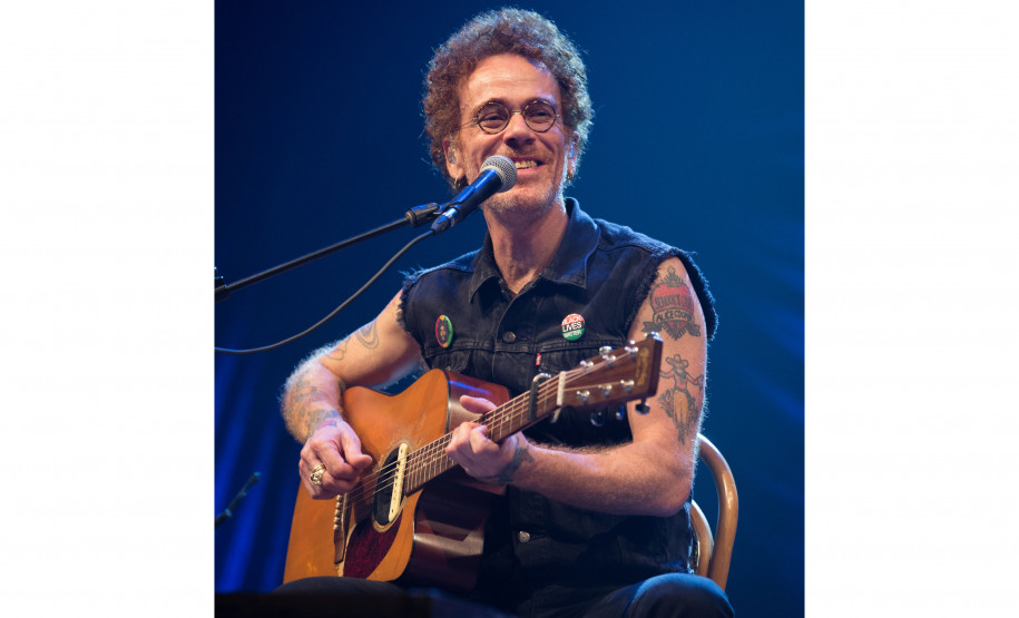 Teatro Guaíra recebe "Voz e Violão" do Nando Reis em apresentação acústica