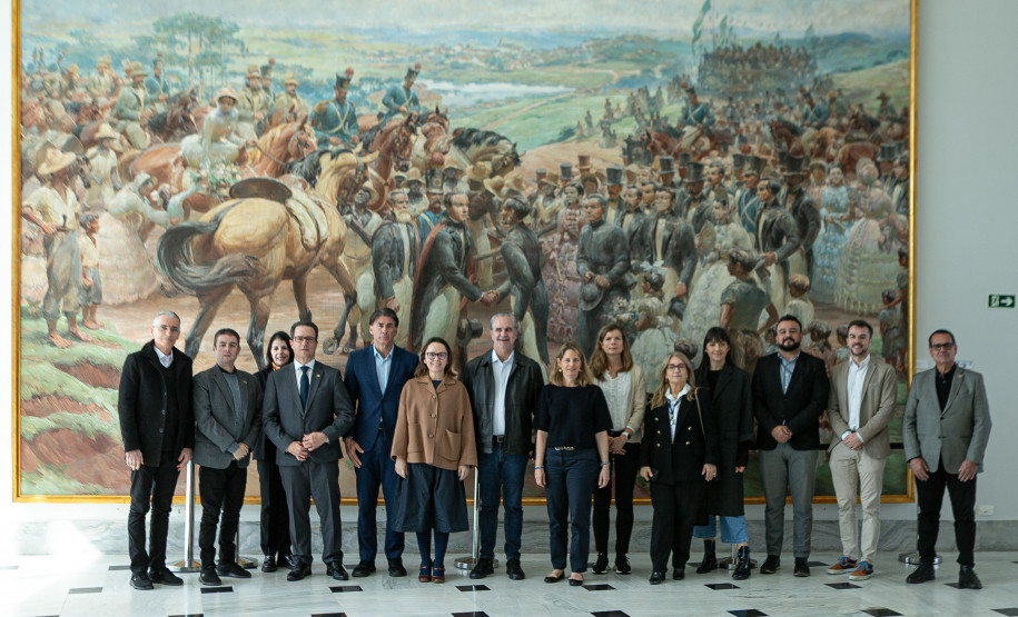 Encontro no Petit comité com representantes do Museu Pompidou (França).