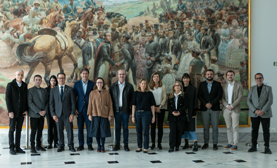Encontro no Petit comité com representantes do Museu Pompidou (França).
