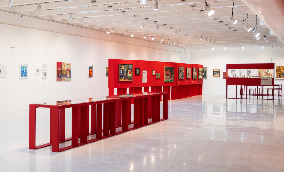 Bate-papo e visita guiada gratuita aprofundam universo de Rogério Dias no MAC-PR