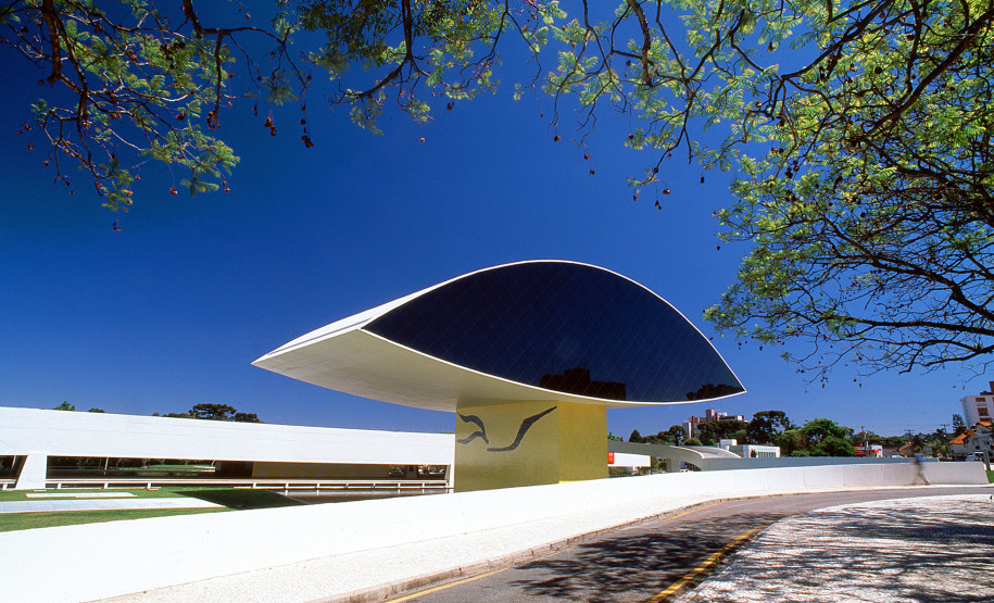 Arquitetura, acervo e exposições: MON inicia visitas guiadas todas as sextas-feiras