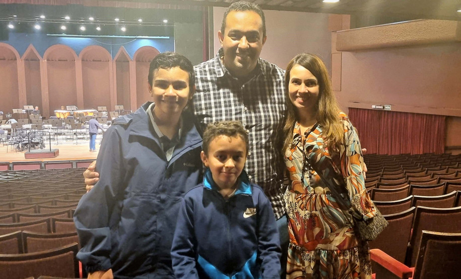 O pequeno Lucas Chimansky de Souza, de apenas nove anos, se emocionou ao assistir seu ídolo. “Foi muito top. O Guido tocou e eu adorei. Eu também toco violino, então é inspirador assistir de perto”, disse. Ele acompanhou o concerto com toda a família, incluindo o irmão, Pedro Chimansky de Souza, que também é músico e toca violoncelo.