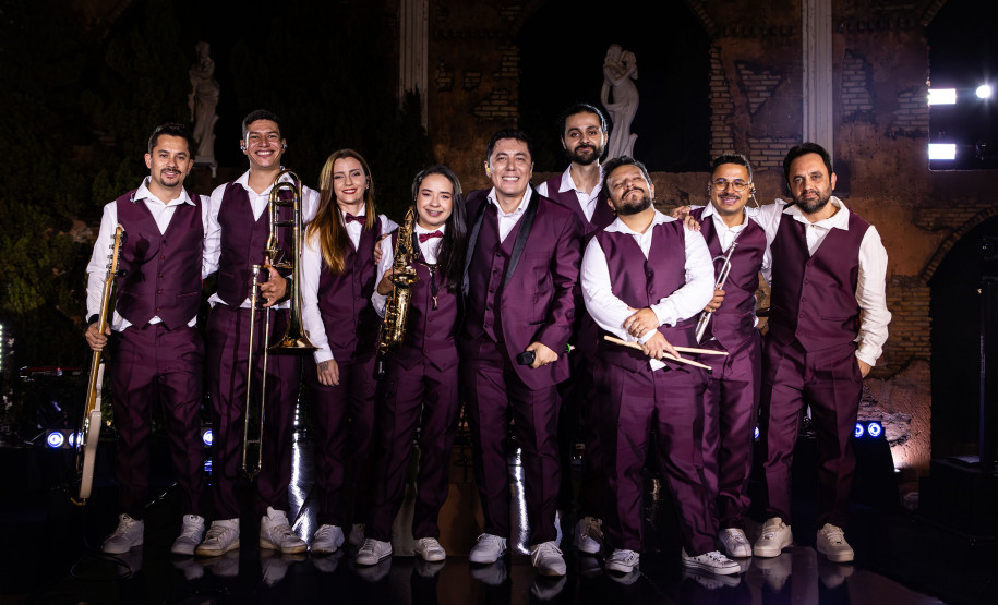 Jhean Marcell, do grupo pop BROZ, apresenta o espetáculo "Décadas" no Guairinha