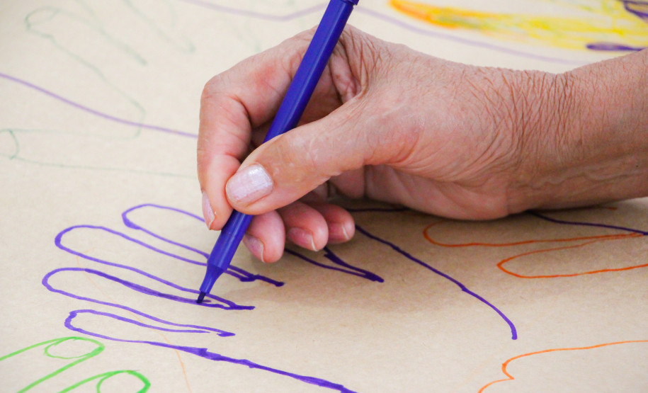 Programa Arte para Maiores terá visita mediada e oficina inspiradas na mostra Teia à Toa