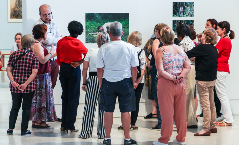 Programa Arte para Maiores terá visita mediada e oficina inspiradas na mostra Teia à Toa