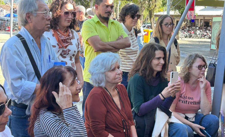 Com estande lotado, Biblioteca Pública do Paraná leva a cena literária paranaense à Flip