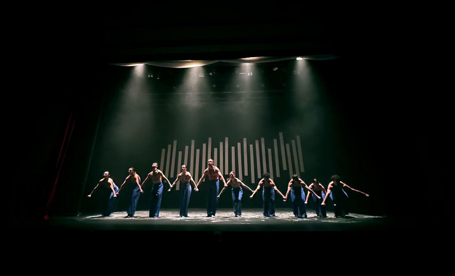 Balé Teatro Guaíra lota apresentações em Jacarezinho e emociona público do 20º EnCena