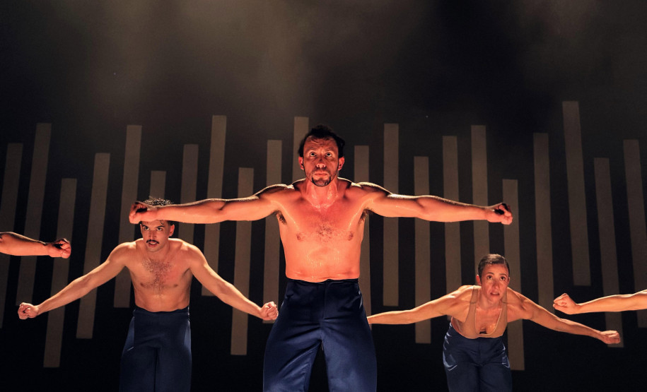 Balé Teatro Guaíra lota apresentações em Jacarezinho e emociona público do 20º EnCena