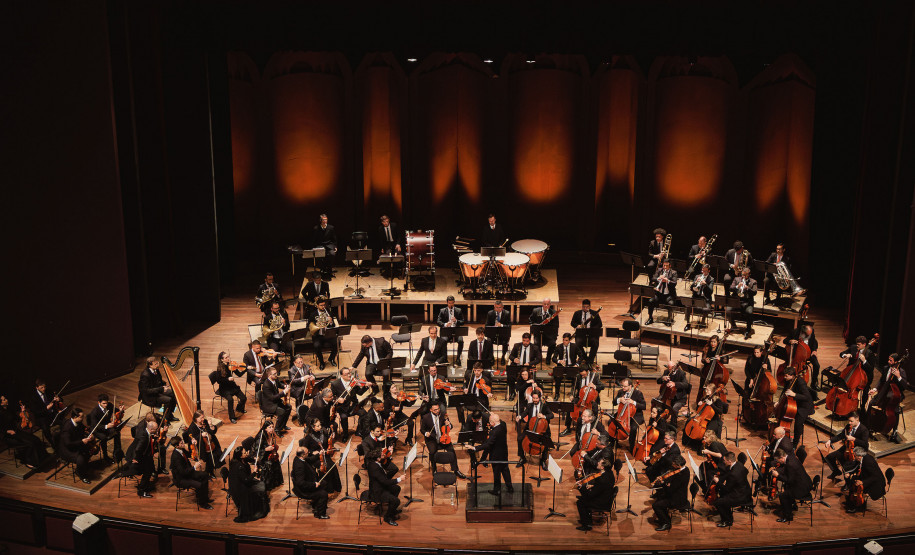 Centro Cultural Teatro Guaíra -  Orquestra Sinfônica do Paraná sobe ao palco do Auditório Bento Munhoz da Rocha Neto (Guairão) para homenagear a genialidade de Sergei Prokofiev, um dos maiores compositores do século XX.