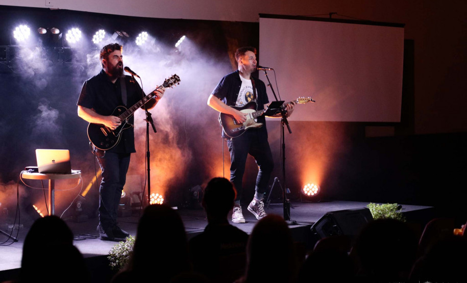 Centro Cultural Teatro Guaíra - Auditório Glauco Flores de Sá Brito (Miniauditório) Saulo Soul com Gustavo Arthury apresentam “Canções para o Teatro”