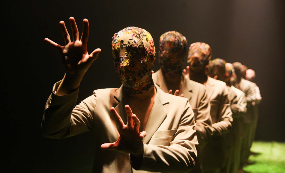 Centro Cultural Teatro Guaíra - O Balé Teatro Guaíra sobe ao palco do auditório Salvador de Ferrante (Guairinha) neste fim de semana para a pré- estreia de “Stol – Uma Questão de Confiança”, nova coreografia de Alessandro Sousa Pereira.