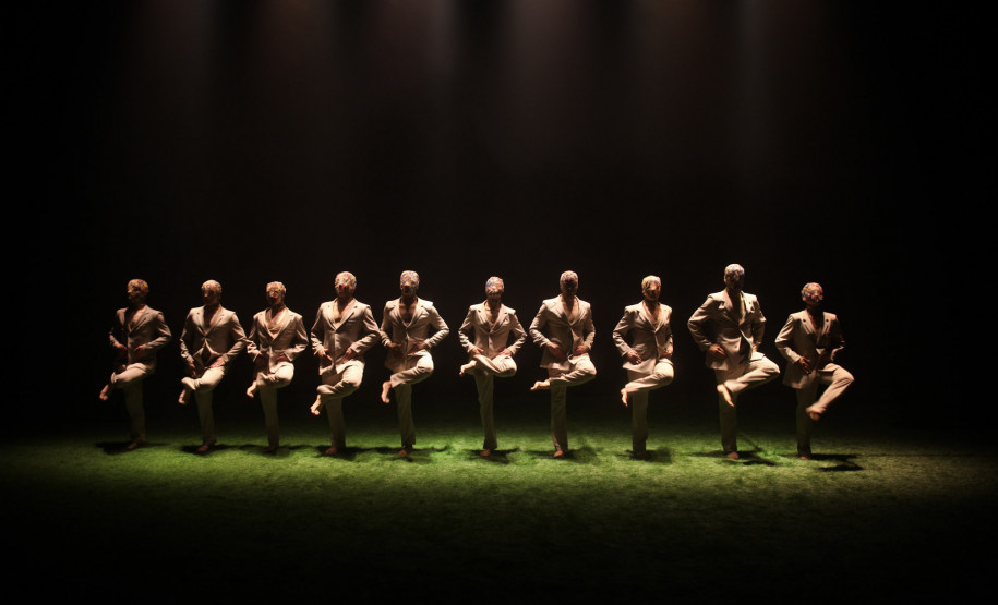 Centro Cultural Teatro Guaíra - O Balé Teatro Guaíra sobe ao palco do auditório Salvador de Ferrante (Guairinha) neste fim de semana para a pré- estreia de “Stol – Uma Questão de Confiança”, nova coreografia de Alessandro Sousa Pereira.