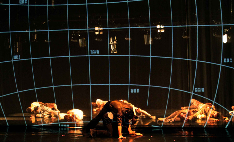 Centro Cultural Teatro Guaíra - Auditório Salvador de Ferrante (Guairinha) - Em Curitiba, as noites também serão compartilhadas com a apresentação de “V.I.C.A.”, oreografia de Lili de Grammont.