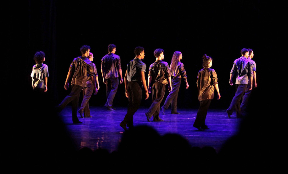 Centro Cultural Teatro Guaíra - Auditório Salvador de Ferrante (Guairinha) - Em Curitiba, as noites também serão compartilhadas com a apresentação de “V.I.C.A.”, oreografia de Lili de Grammont.