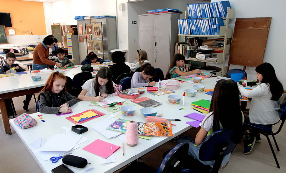 Centro Juvenil de Artes Plásticas divulga vagas remanescentes para o 2.º semestre