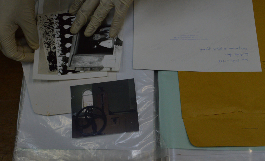 Ocupação Mulheres Arquivadas, projeto de práticas de pesquisa, mediação e curadoria voltado à reflexão de trabalhos de mulheres que atuam no campo da arte contemporânea no Paraná.