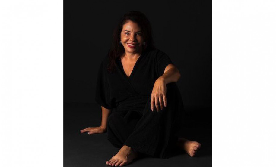 Inara Vidal Passos lança na terça no Museu Alfredo Andersen guia para uso de argila silvestre