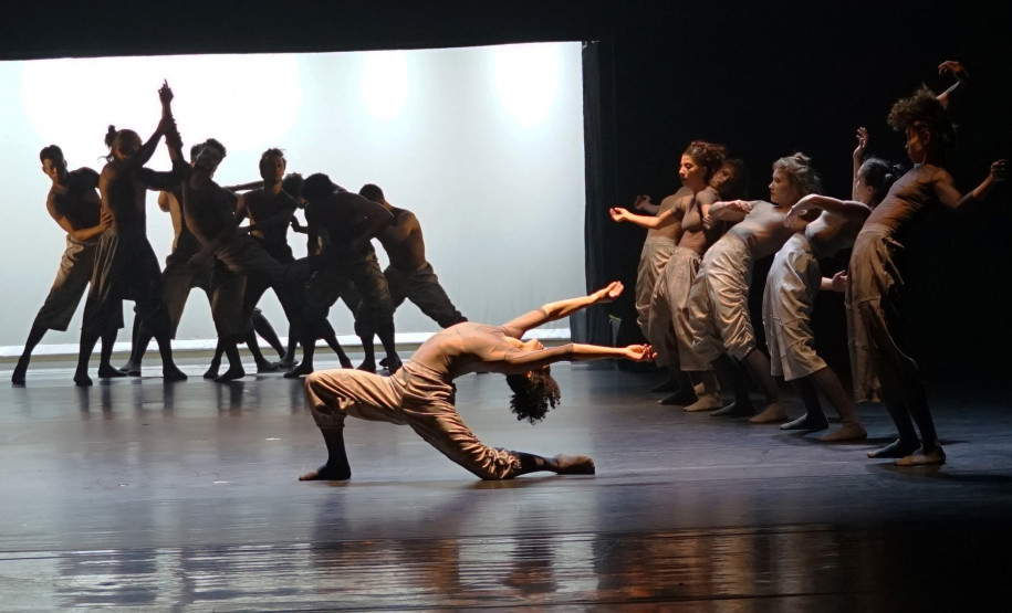 Turnê do Balé Teatro Guaíra leva dança contemporânea a Arapongas e Jacarezinho