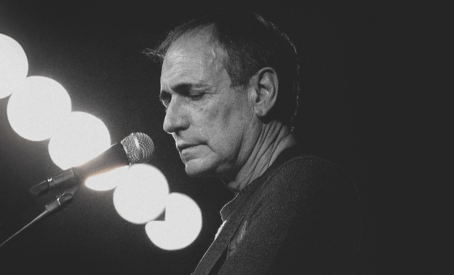 Fundador do Secos & Molhados, Gerson Conrad fará dois shows no Guairinha em agosto