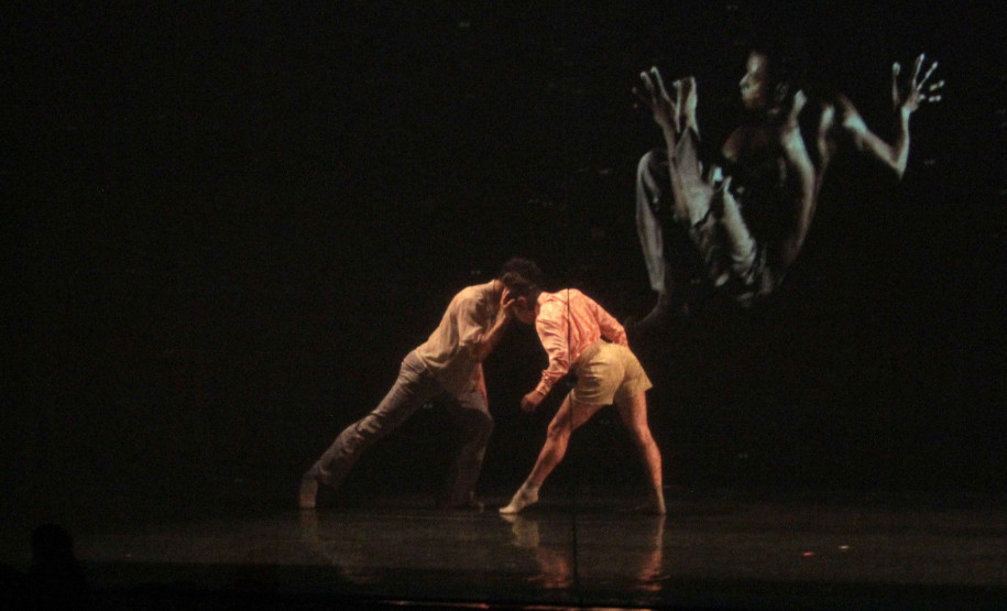 Entrada gratuita: Balé Teatro Guaíra leva dança contemporânea a Jacarezinho