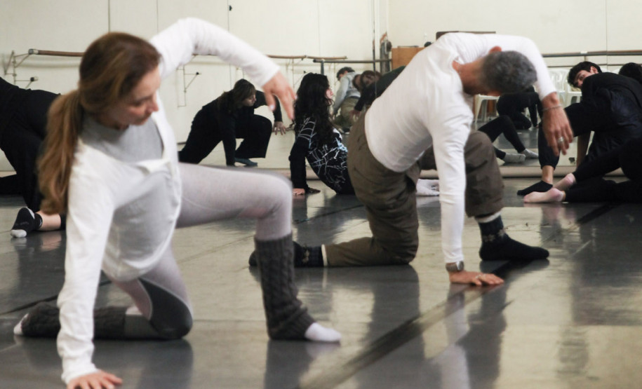 Consciência corporal: curso gratuito do Teatro Guaíra estreia com imersão teórica e prática