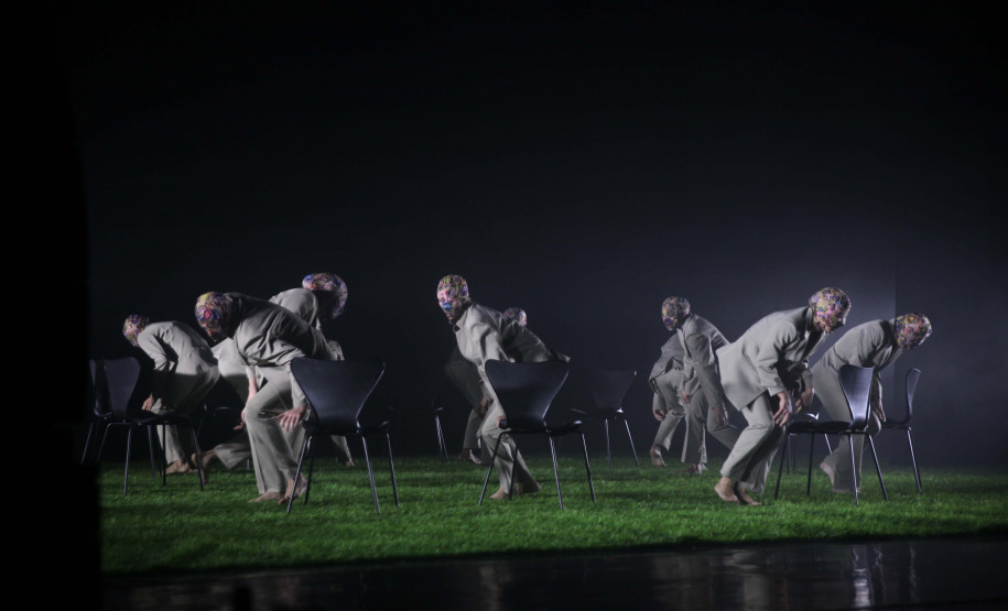 Balé Teatro Guaíra faz apresentação de espetáculos para alunos da rede pública