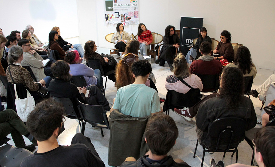 Museu de Arte Contemporânea do Paraná (MAC Paraná) - MAC de Portas Abertas | Mesa de debate: Percursos artísticos contemporâneos – Na próxima terça-feira (26), às 14h, a Ocupação Mulheres Arquivadas retoma suas atividades dentro do projeto MAC de Portas Abertas