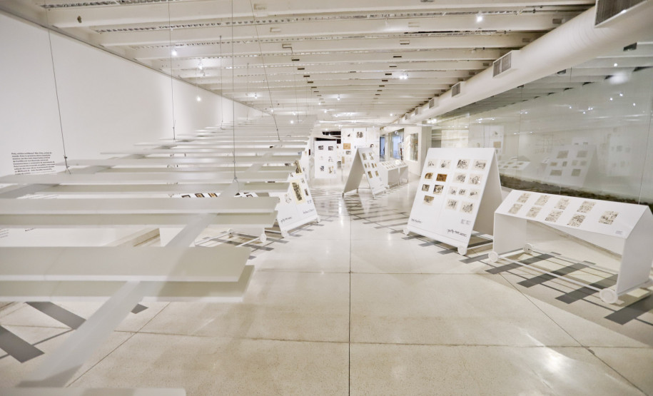 “Trilhos e Traços – Poty 100 anos” foi destaque no Prêmio ABCA (Associação Brasileira de Críticos de Arte), um dos mais importantes no cenário nacional das artes, ao vencer nas categorias de Melhor Exposição do Ano e Melhor Curadoria.