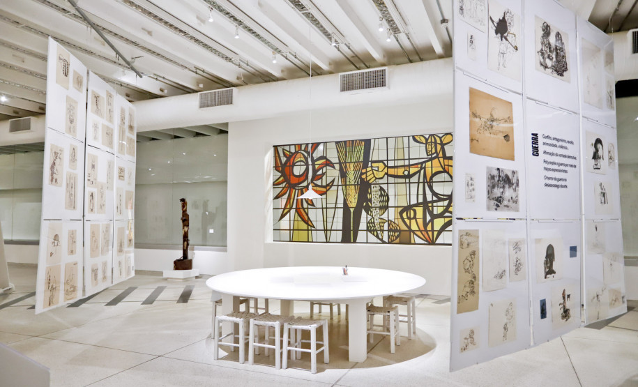 “Trilhos e Traços – Poty 100 anos” foi destaque no Prêmio ABCA (Associação Brasileira de Críticos de Arte), um dos mais importantes no cenário nacional das artes, ao vencer nas categorias de Melhor Exposição do Ano e Melhor Curadoria.