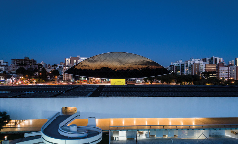 “Trilhos e Traços – Poty 100 anos” foi destaque no Prêmio ABCA (Associação Brasileira de Críticos de Arte), um dos mais importantes no cenário nacional das artes, ao vencer nas categorias de Melhor Exposição do Ano e Melhor Curadoria.