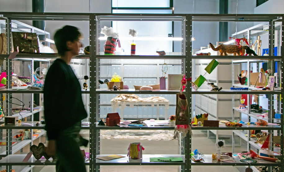 Museu Paranaense (MUPA) - Em cartaz – “Objeto sujeito”; “Antes ecos e ocos”; “Nosso estado: vento e/em movimento”; “Mejtere: Histórias recontadas”, “Ephemera/perpétua”, “Lange de Morretes: entre paisagens”; “Numismática e cultura material”