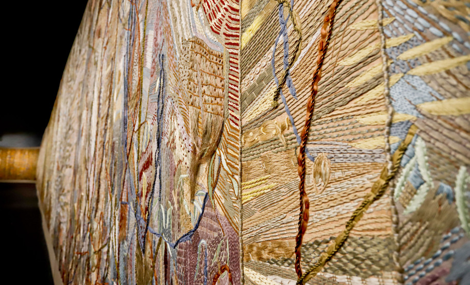 MON promove oficina de bordado com inspiração na mostra “Re-Selvagem”