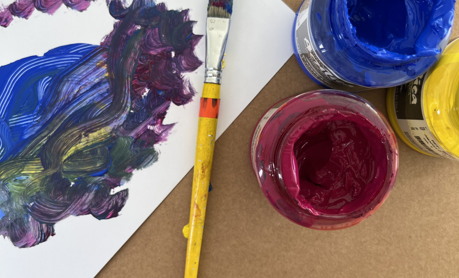 Museu Oscar Niemeyer (MON) - Oficina Laboratório de Experiências: Tinta Acrílica – Na quarta-feira, dia 6 de agosto, o MON convida os participantes a explorar as possibilidades artísticas da tinta acrílica, criando paisagens e misturas de cores.