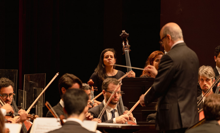 Concerto da Orquestra Sinfônica do Paraná com pianista português lota o Guairão