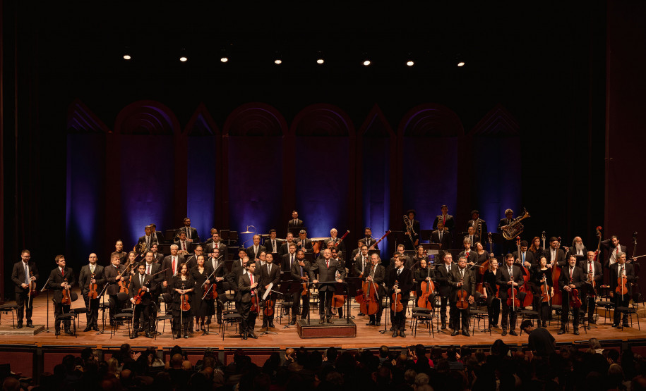 Concerto da Orquestra Sinfônica do Paraná com pianista português lota o Guairão