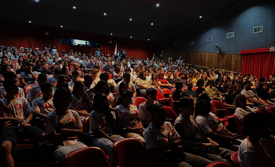 Balé Teatro Guaíra lota apresentações em Jacarezinho e emociona público do 20º EnCena