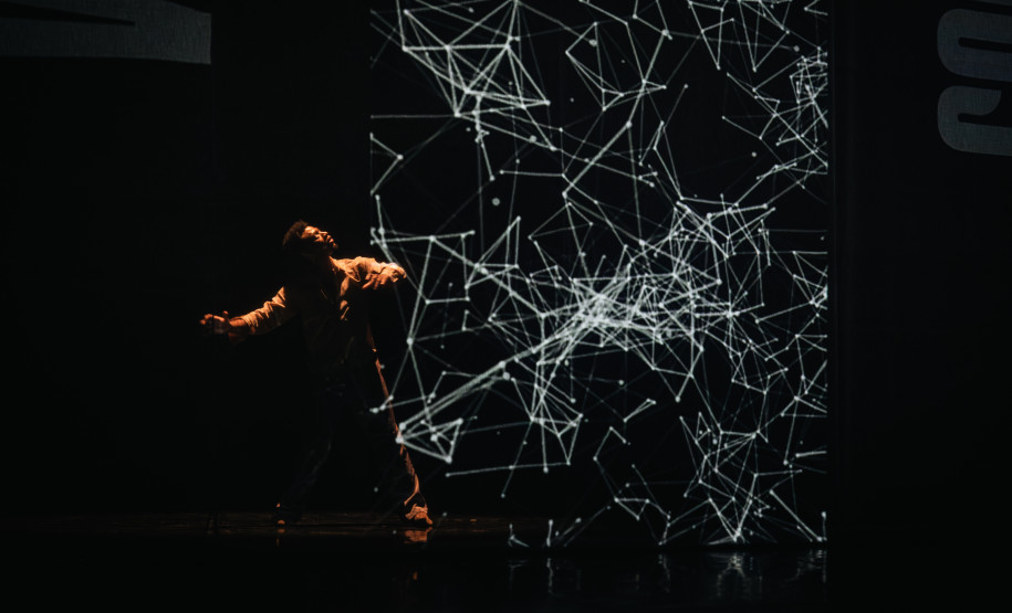 Turnê do Balé Teatro Guaíra leva dança contemporânea a Arapongas e Jacarezinho