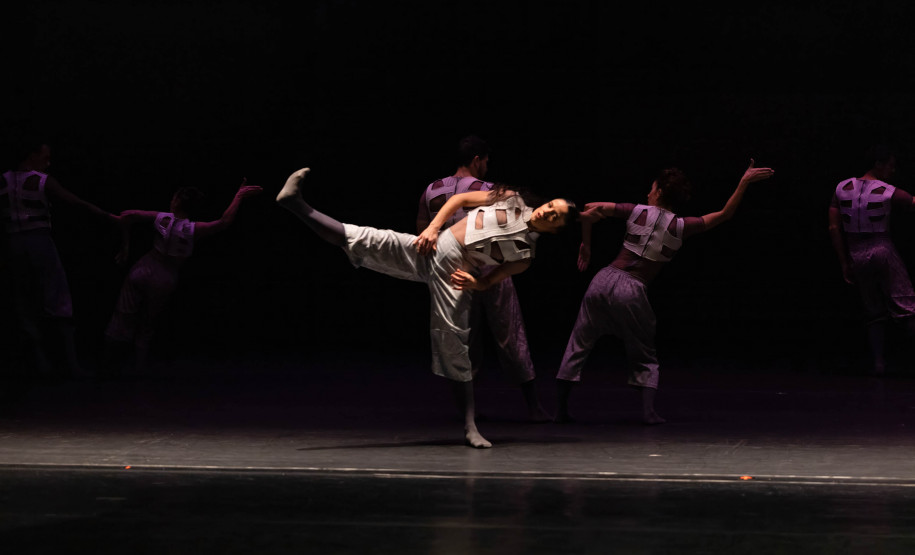 Entrada gratuita: Balé Teatro Guaíra leva dança contemporânea a Jacarezinho