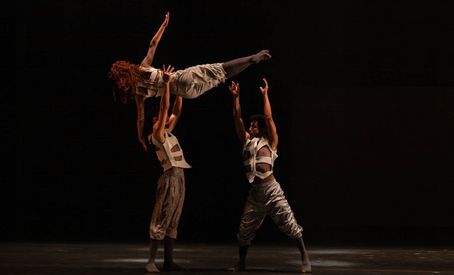 Entrada gratuita: Balé Teatro Guaíra leva dança contemporânea a Jacarezinho