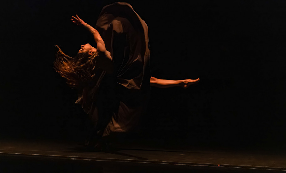 Turnê do Balé Teatro Guaíra leva dança contemporânea a Arapongas e Jacarezinho