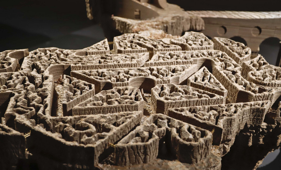 Mostra da artista francesa Eva Jospin fica em cartaz no MON até domingo