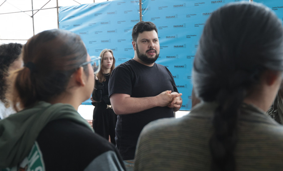 Futuros arquitetos conhecem as técnicas que serão usadas na construção do Pompidou Paraná