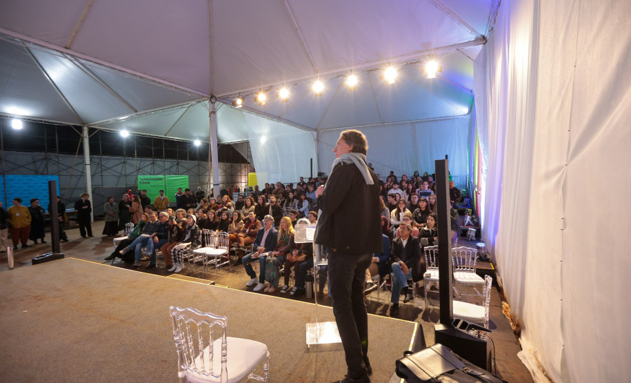 Masterclass com arquiteto Solano Benítez nesta sexta-feira (05) sobre o projeto arquitetônico do Centre Pompidou Paraná, em Foz do Iguaçu. Foto: Geraldo Bubniak/AEN