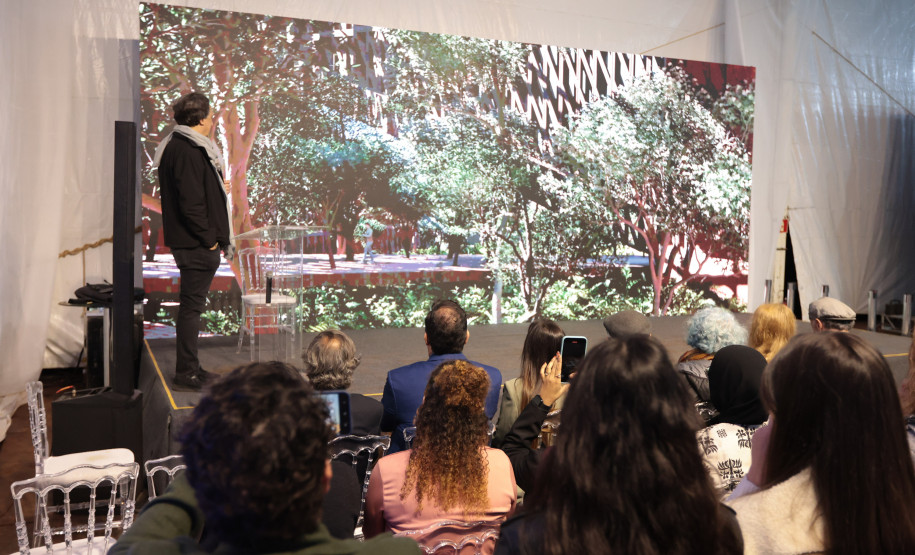 Masterclass com arquiteto Solano Benítez nesta sexta-feira (05) sobre o projeto arquitetônico do Centre Pompidou Paraná, em Foz do Iguaçu. Foto: Geraldo Bubniak/AEN