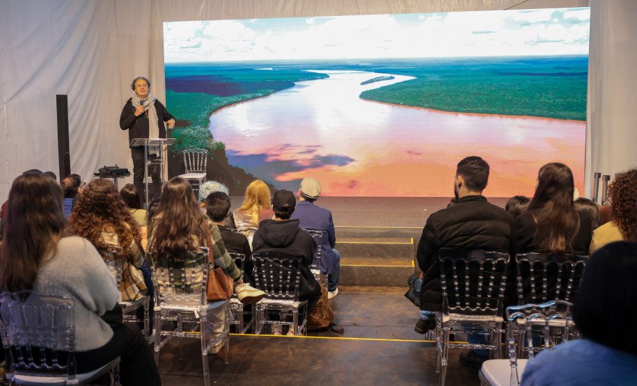 Masterclass com arquiteto Solano Benítez nesta sexta-feira (05) sobre o projeto arquitetônico do Centre Pompidou Paraná, em Foz do Iguaçu. Foto: Geraldo Bubniak/AEN