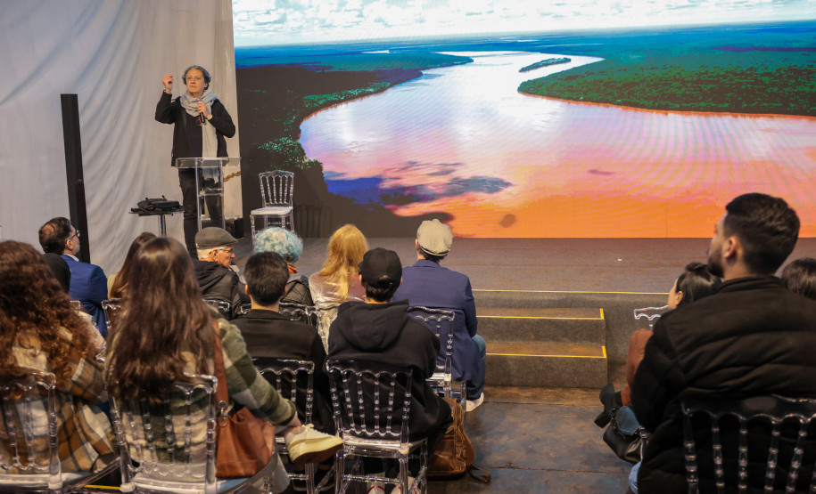 Masterclass com arquiteto Solano Benítez nesta sexta-feira (05) sobre o projeto arquitetônico do Centre Pompidou Paraná, em Foz do Iguaçu. Foto: Geraldo Bubniak/AEN