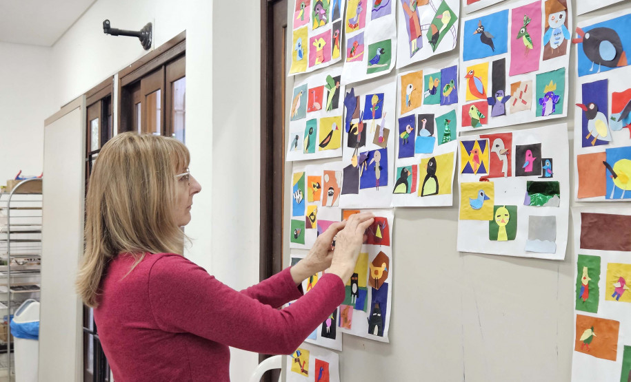 Centro Juvenil de Artes Plásticas oferece semanalmente vivência artística às escolas