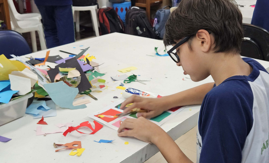 Centro Juvenil de Artes Plásticas oferece semanalmente vivência artística às escolas