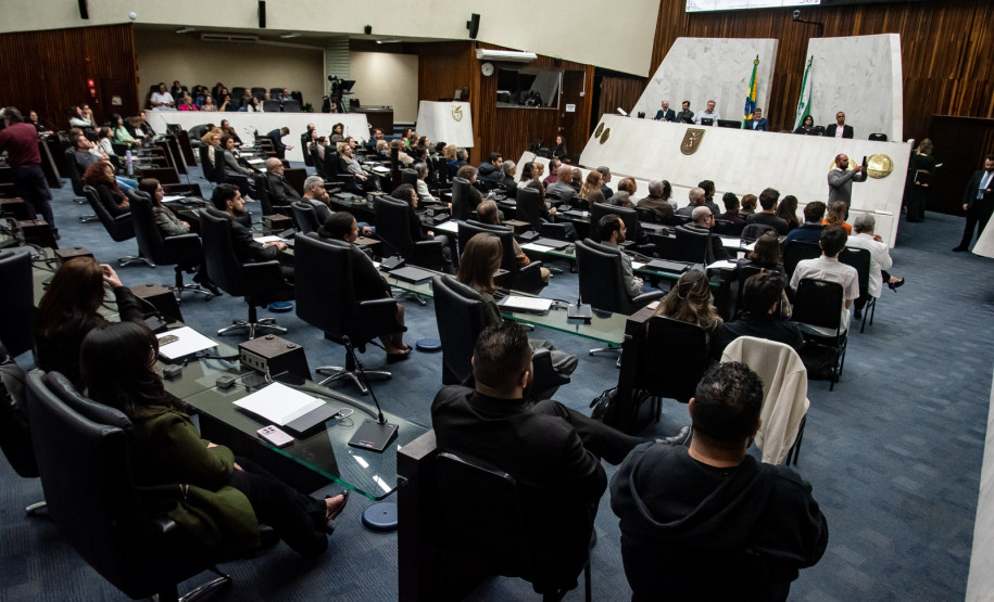 Assembleia Legislativa homenageia os 140 anos do Teatro Guaíra