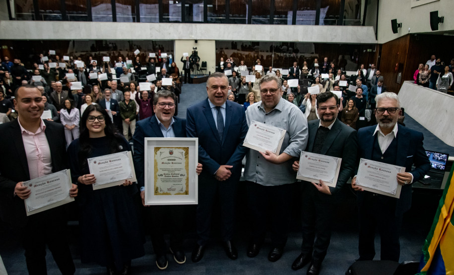 Assembleia Legislativa homenageia os 140 anos do Teatro Guaíra
